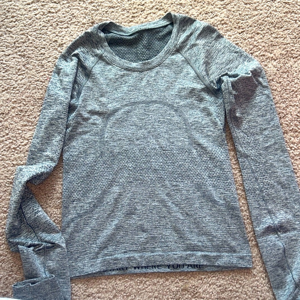 Lululemon gray swiftly long sleeve shorter version size 2